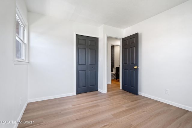 4901 Rossmoor Dr, Louisville, KY 40219