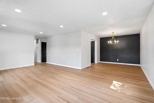 4901 Rossmoor Dr, Louisville, KY 40219