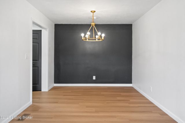 4901 Rossmoor Dr, Louisville, KY 40219