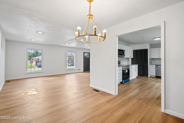 4901 Rossmoor Dr, Louisville, KY 40219