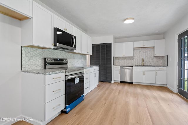4901 Rossmoor Dr, Louisville, KY 40219