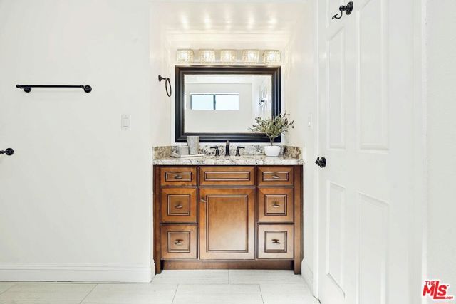 1215 Brockton Avenue 203, Los Angeles, CA 90025