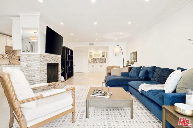 1215 Brockton Avenue 203, Los Angeles, CA 90025