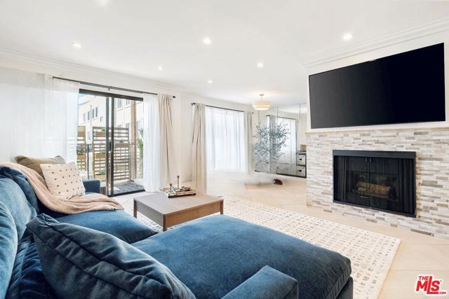 1215 Brockton Avenue 203, Los Angeles, CA 90025