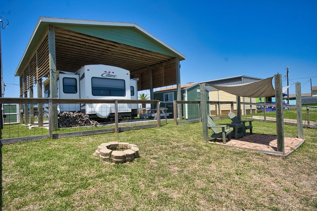 12003 Cr 202, Sargent, TX 77414