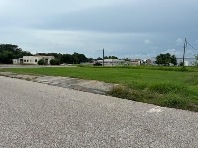 1119 6th St N Street N, Texas City, TX 77590