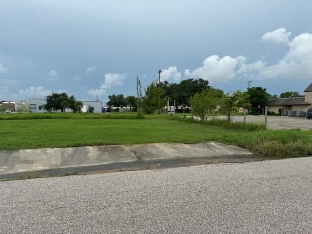 1119 6th St N Street N, Texas City, TX 77590