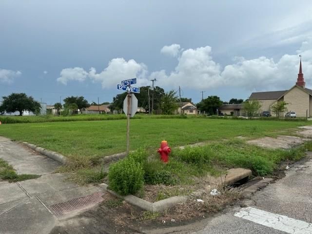 1119 6th St N Street N, Texas City, TX 77590