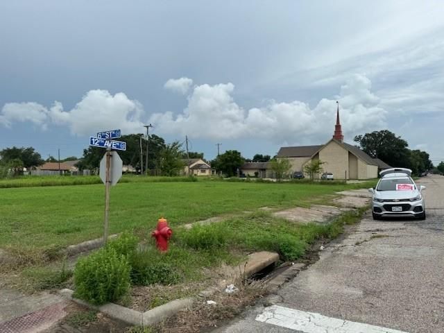 1119 6th St N Street N, Texas City, TX 77590