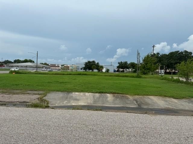 1119 6th St N Street N, Texas City, TX 77590