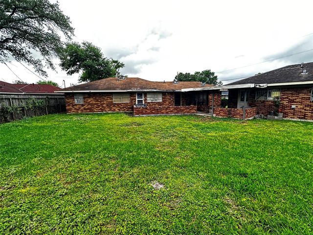 801 Redondo Drive, Houston, TX 77015