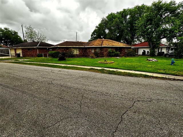 801 Redondo Drive, Houston, TX 77015