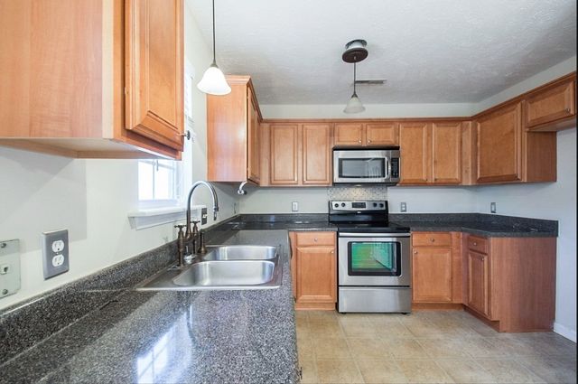 1138 Phelissa Dr, La Vergne, TN 37086