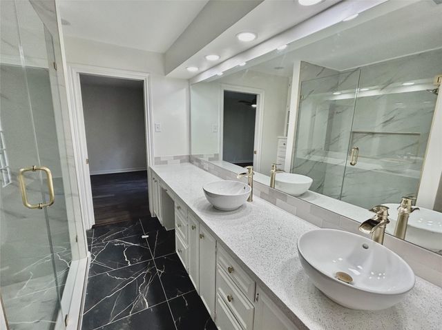 10010 Burgoyne Road, Houston, TX 77042