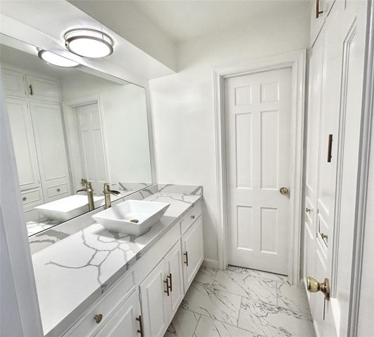 10010 Burgoyne Road, Houston, TX 77042