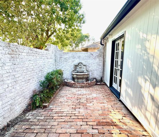 10010 Burgoyne Road, Houston, TX 77042