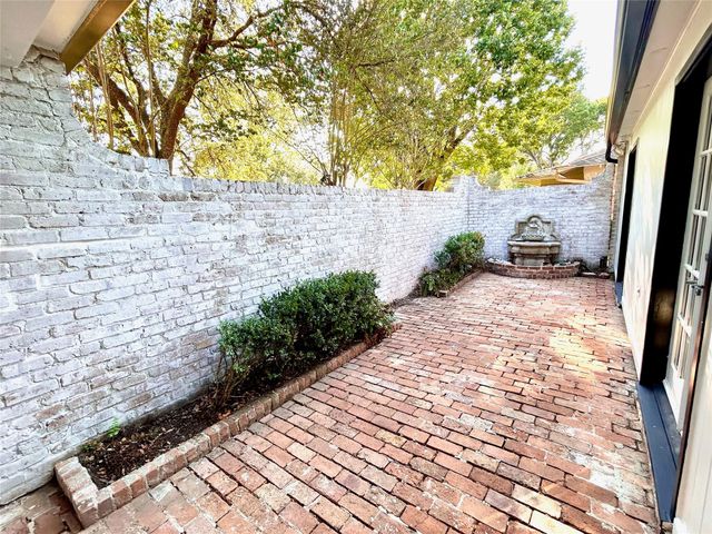 10010 Burgoyne Road, Houston, TX 77042