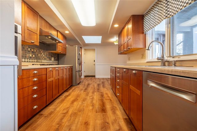 115 Towpath Lane, Brighton, NY 14618