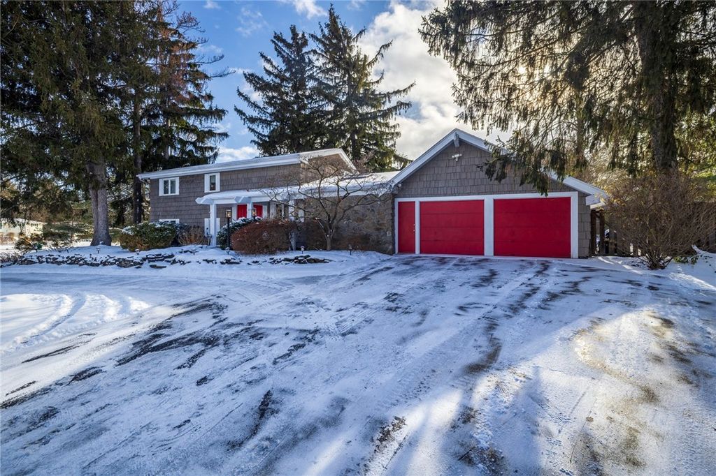 115 Towpath Lane, Brighton, NY 14618