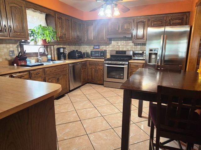 11532 S Avenue G, Chicago, IL 60617