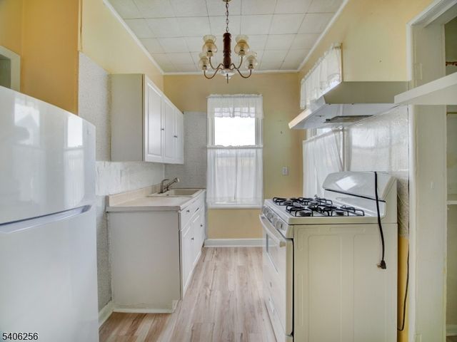 21 High Street, Passaic City, NJ 07055