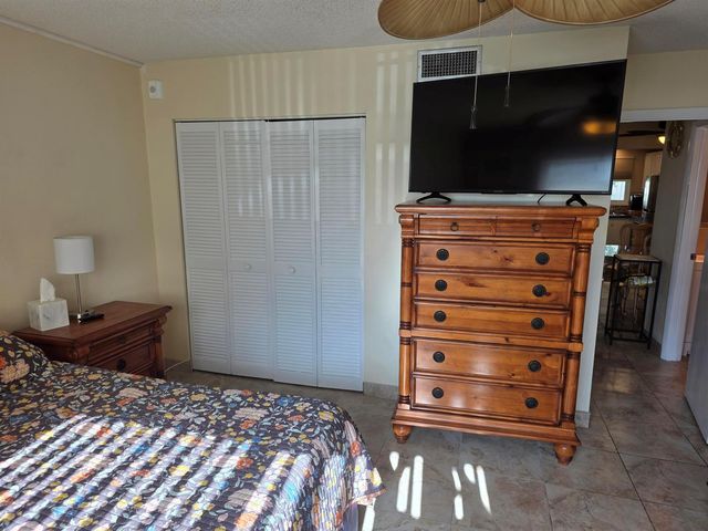 808 SE 7th Street 101, Deerfield Beach, FL 33441