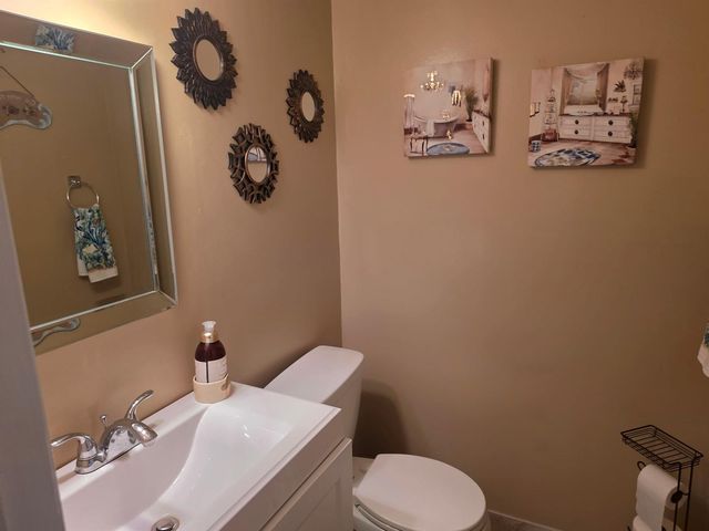 808 SE 7th Street 101, Deerfield Beach, FL 33441
