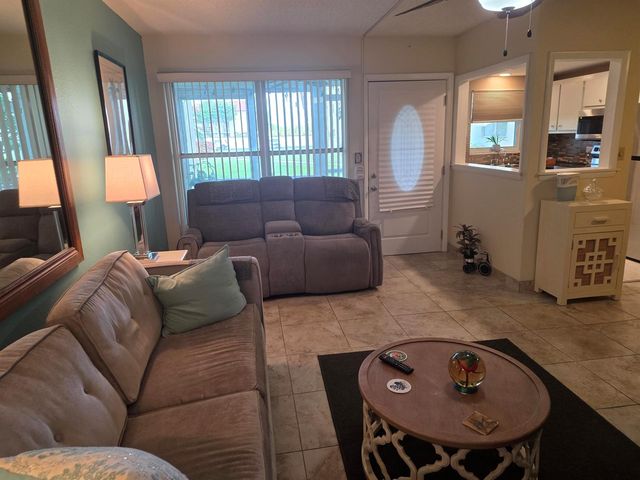808 SE 7th Street 101, Deerfield Beach, FL 33441
