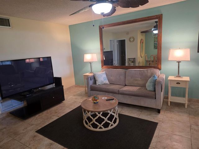 808 SE 7th Street 101, Deerfield Beach, FL 33441