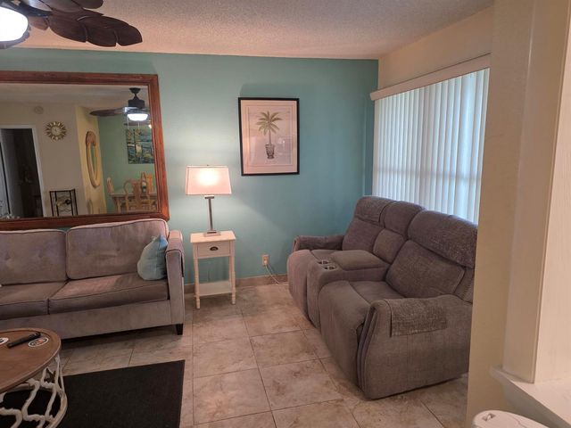 808 SE 7th Street 101, Deerfield Beach, FL 33441