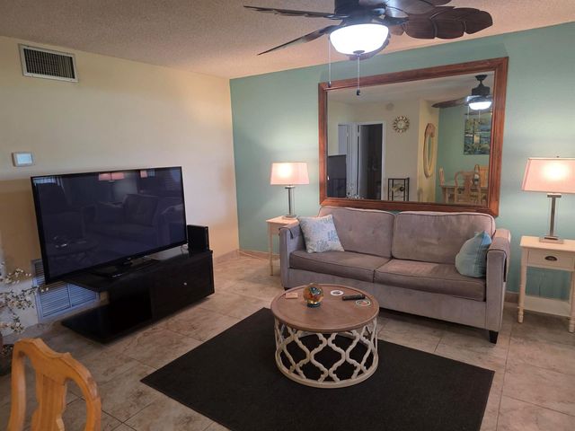 808 SE 7th Street 101, Deerfield Beach, FL 33441