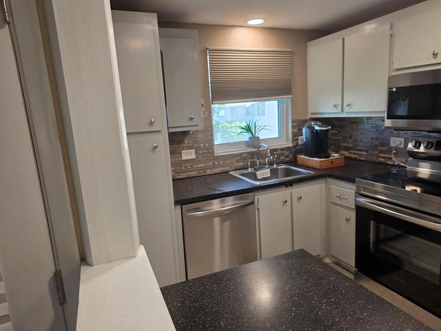 808 SE 7th Street 101, Deerfield Beach, FL 33441