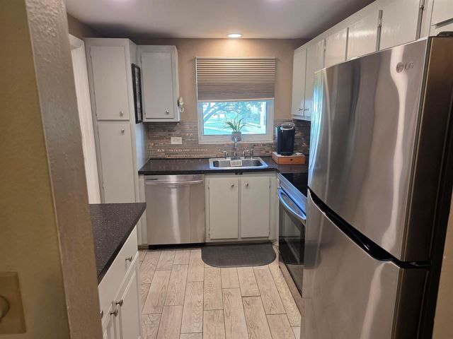 808 SE 7th Street 101, Deerfield Beach, FL 33441