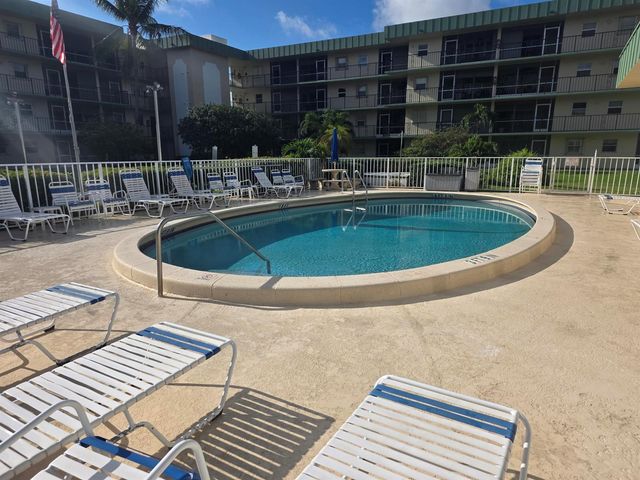 808 SE 7th Street 101, Deerfield Beach, FL 33441