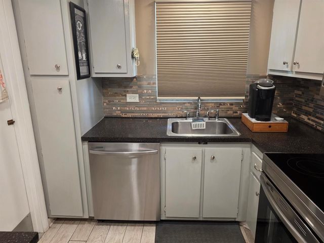 808 SE 7th Street 101, Deerfield Beach, FL 33441