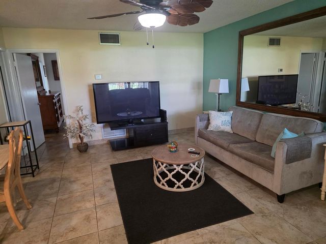 808 SE 7th Street 101, Deerfield Beach, FL 33441