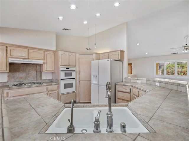 16992 Joshua, Apple Valley, CA 92307