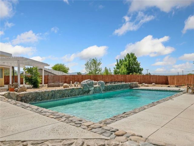 16992 Joshua, Apple Valley, CA 92307