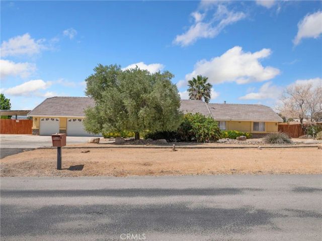 16992 Joshua, Apple Valley, CA 92307
