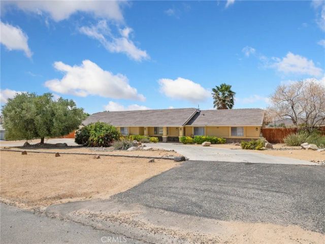 16992 Joshua, Apple Valley, CA 92307