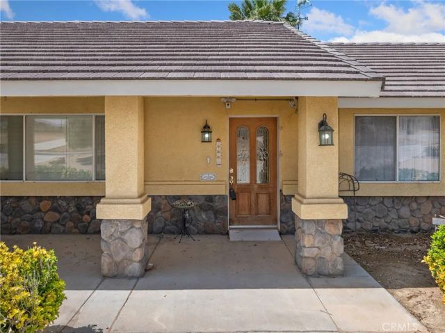 16992 Joshua, Apple Valley, CA 92307