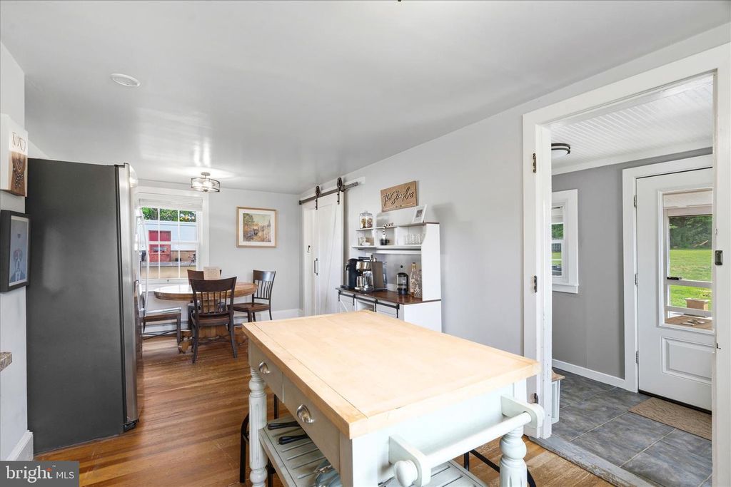 Image 13 of property listing at 8701C YELLOW SPRINGS RD, Frederick, MD 21702