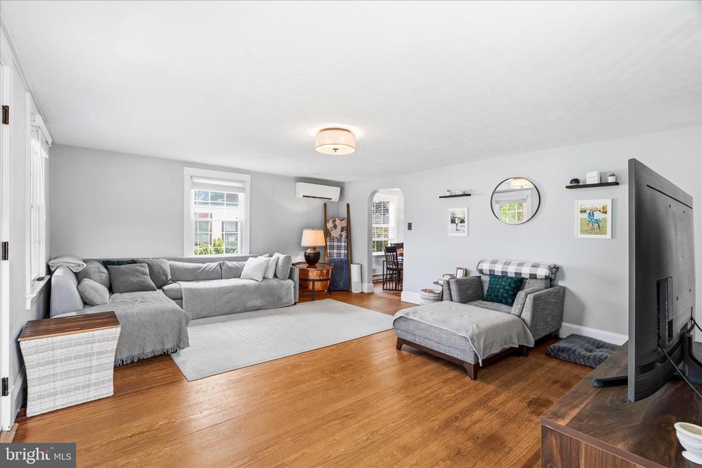 Image 5 of property listing at 8701C YELLOW SPRINGS RD, Frederick, MD 21702