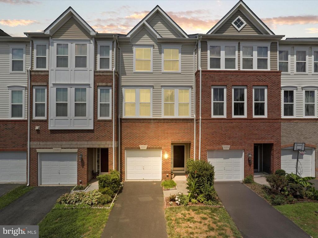 43381 RICKENBACKER SQ, Ashburn, VA 20147