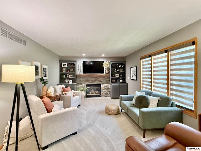 5521 S 72nd Street, Lincoln, NE 68516