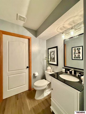 5521 S 72nd Street, Lincoln, NE 68516