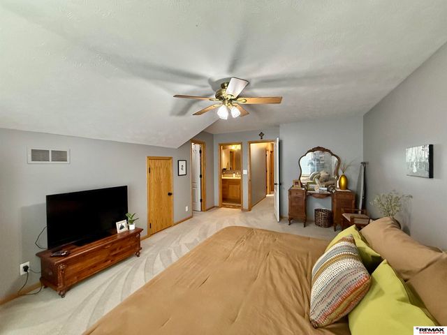 5521 S 72nd Street, Lincoln, NE 68516