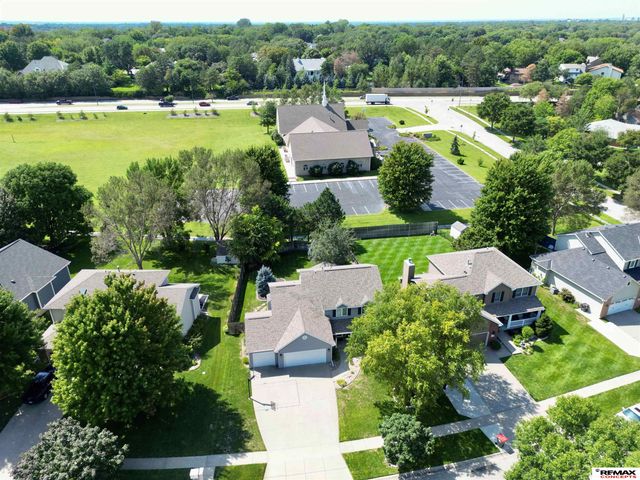 5521 S 72nd Street, Lincoln, NE 68516
