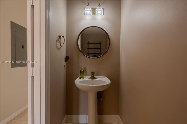 729 NW 42nd Ave, Plantation, FL 33317