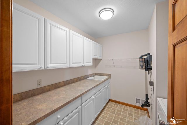 8911 Schroeder Road, Riga, MI 49276